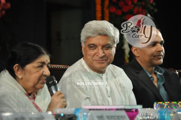 Lata Mangeshkar, Javed Akhtar and Ashutosh Gowarikar at Javed Akhtar's first book Tarkash launch