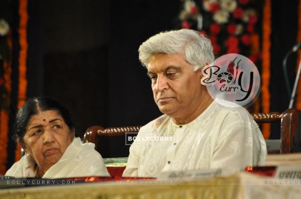 Lata Mangeshkar and Javed Akhtar at Javed Akhtar's first book Tarkash launch