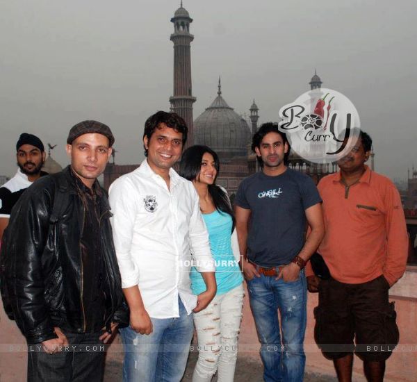 Jennifer Winget, Vinod Dixit and other crew members of Love Kiya Aur Lag Gaye
