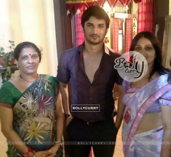 Sushant Singh Rajput With Fans On The Sets Of Pavitra Rishta