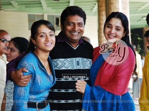 Aishwarya, Trisha and Prakash Raj at a photoshoot for the film Aakasamantha.