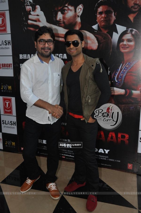 Yashpal Sharma and Abhishek Anand at Premiere of film Chakradhaar (203630)