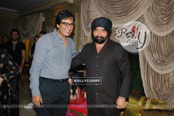 Talat Aziz and GS Bawa at Mika Singh's Birthday Bash organised by Kiran Bawa