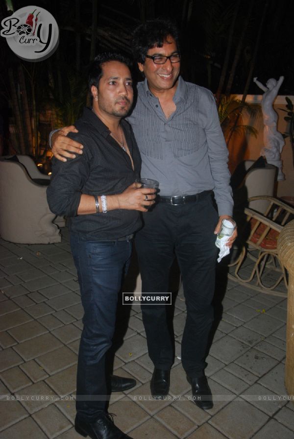 Mika Singh and Talat Aziz at Mika Singh's Birthday Bash