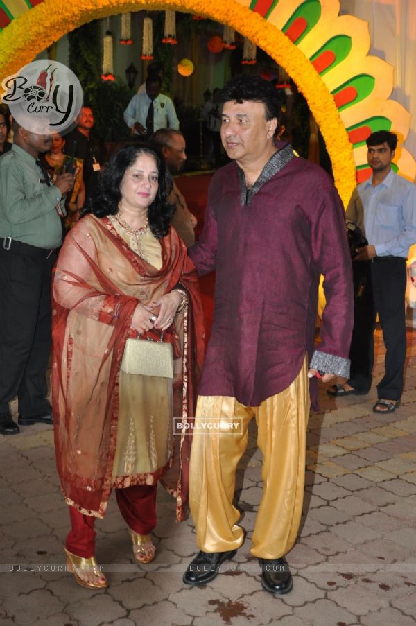 Anu Malik with wife Anju at Esha Deol and Bharat Takhtani wedding ceremony
