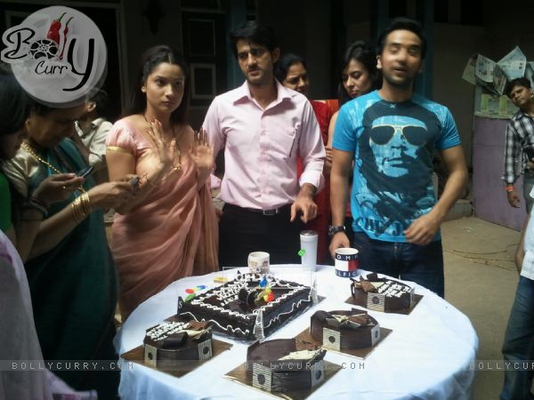 Ankita Lokhande, Usha Nandkarni, Puru Chibber, Hiten Tejwani Celebrating 3 Years Completion Of Pavitra Rishta