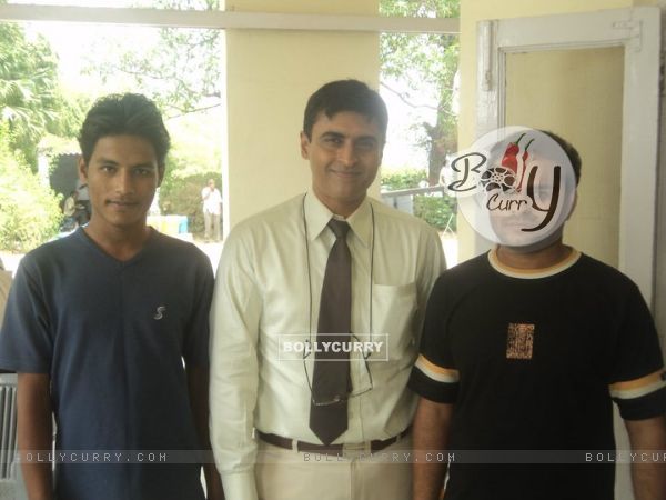 Mohnish Behl with a fans