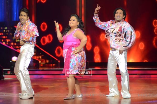Bollywood actor Tusshar Kapoor, with contestant Bharti Singh on the sets of Jhalak Dikhhla Jaa in Filmistan. .