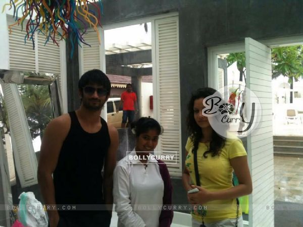 Sushant Singh Rajput, Ankita Lokhande With A Fan In Goa