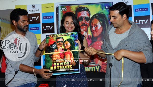 Prabhu Deva, Sonakshi Sinha and Akshay Kumar at DVD launch of 'Rowdy Rathore' (216096)