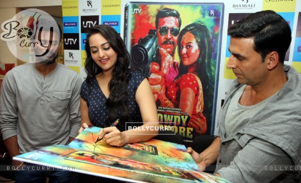 Prabhu Deva, Sonakshi Sinha and Akshay Kumar at DVD launch of 'Rowdy Rathore' (216103)