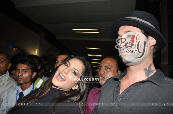 Sunny Leone comes to India from Los Angeles to promote 'Jism - 2' (216129)