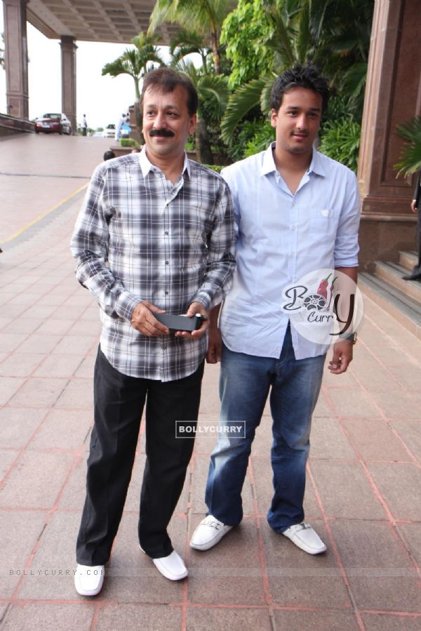 Salman and Sanjay Dutt at Baba Siddique's Iftar Party