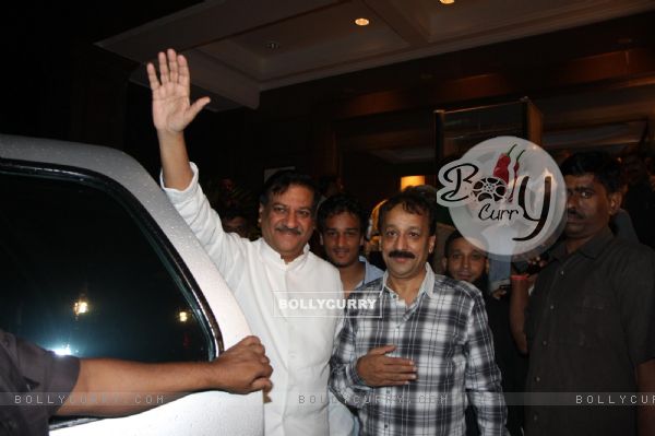 Salman and Sanjay Dutt at Baba Siddique's Iftar Party