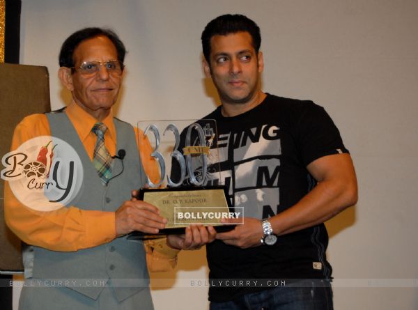 Salman Khan joined the celebrations & presents a momento to Dr.O P Kapoor