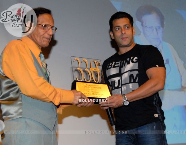 Salman Khan joined the celebrations & presents a momento to Dr.O P Kapoor