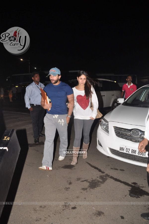Saif Ali Khan and Kareena Kapoor snapped at the airport in Mumbai