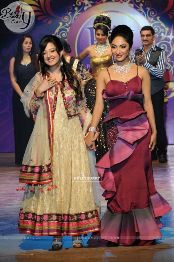 Amy Billimoria and Mouli Ganguly at Bharat And Dorris Bridal Fashion Awards