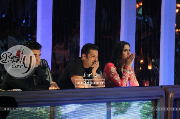 Karan Johar, Salman Khan and Katrina Kaif on the sets of Jhalak Dikhhla Jaa (220030)