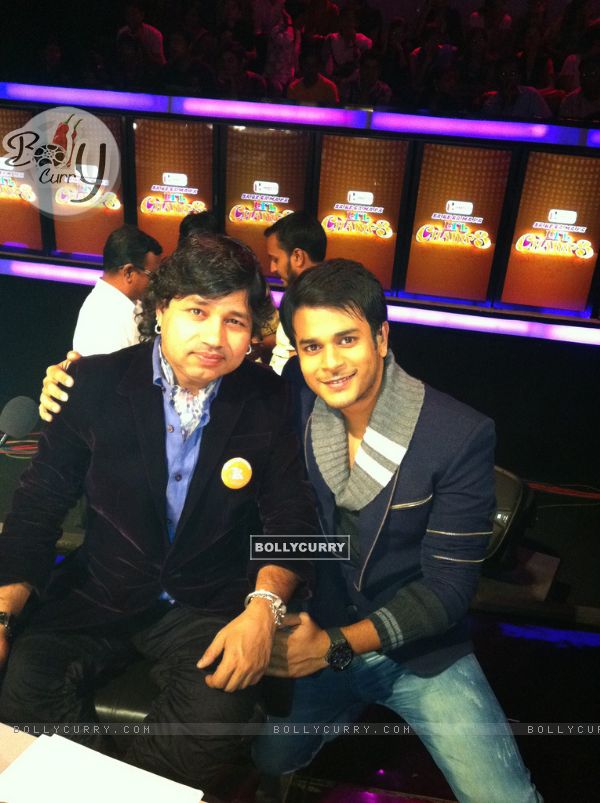 Jay Soni on the sets of lil champs with Kailash Kher
