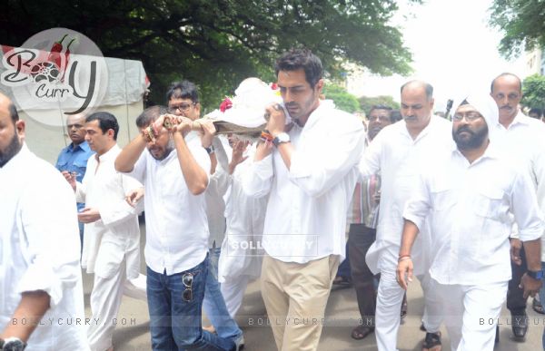 Arjun Rampal at the funeral of cinematographer and director Ashok Mehta
