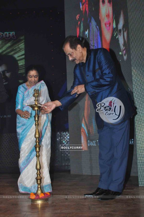 Asha Bhosle and Subroto Roy at Krishendu sen's 'Sound of soul' a soulful performance