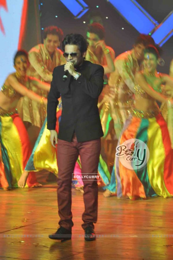 Rahul Vaidya Performing at Krishendu sen's 'Sound of soul' a soulful performance