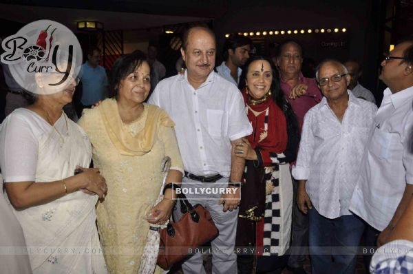 Sulbha Arya, Rohini, Anupam Kher & Ila Arun attended the prayer meet for Shri.AK Hangal