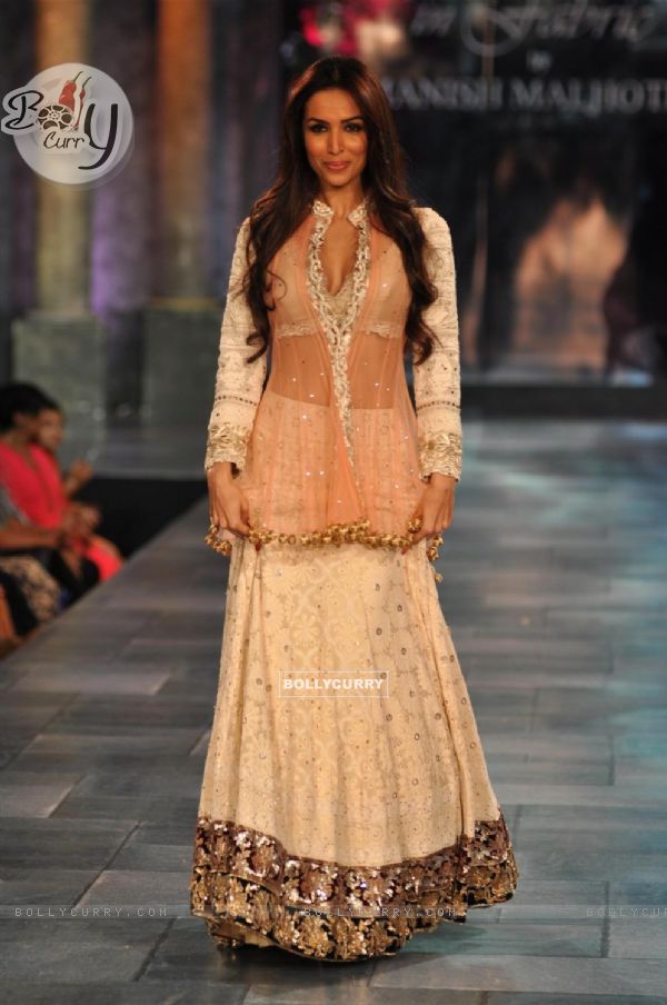 Malaika Arora Khan at Mijjwan Sonnets in Fabric Fashion Show