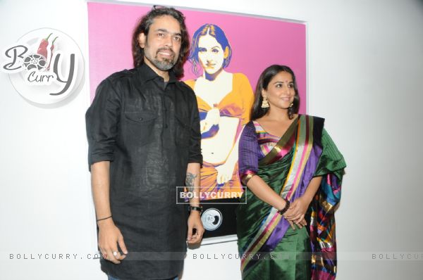 Vidya Balan at Painting Exhibiton at Colaba