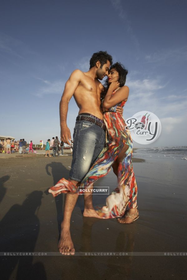 Jackky Bhagnani and Nidhi Subbaiah in Ajab Gajabb Love