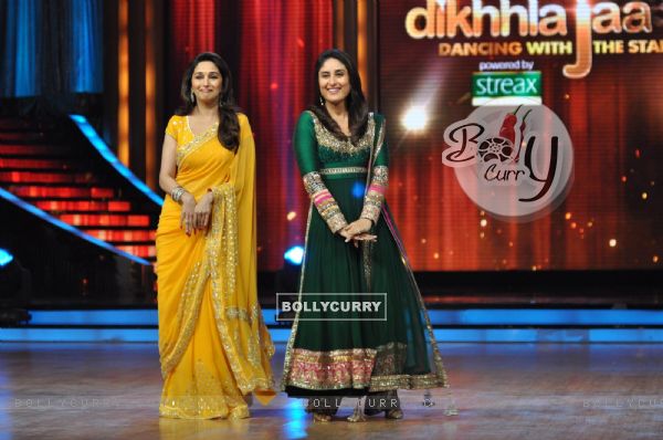 Madhuri Dixit and Kareena Kapoor at Film Promotion Heroine on Set Jhalak Dikhhala Jaa (225156)