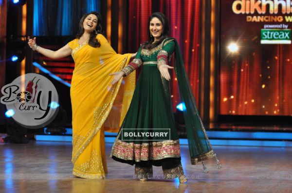 Madhuri Dixit and Kareena Kapoor at Film Promotion Heroine on Set Jhalak Dikhhala Jaa (225159)