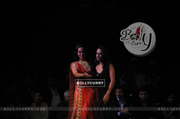 Sonakshi Sinha with Jyotsna Tiwari at her bridal collection at Aamby Valley Fashion Week 2012