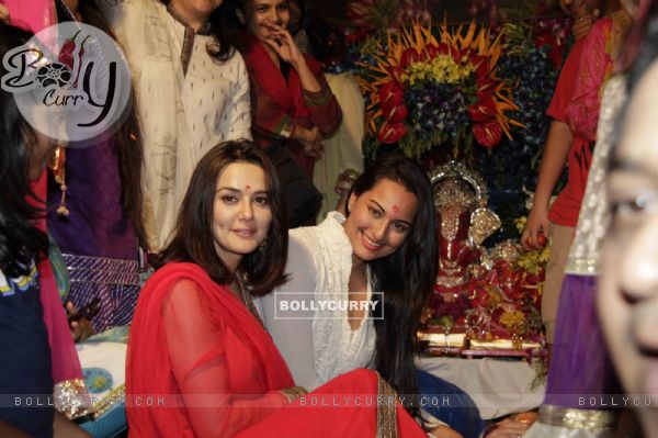 Preity Zinta and Sonakshi Sinha at Salman Khan's Ganesh Visarjan at Galaxy