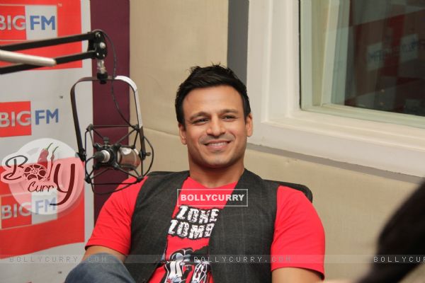 Vivek Oberoi at 92.7 BIG FM promoting film Kismat Love Paisa Dilli (227240)