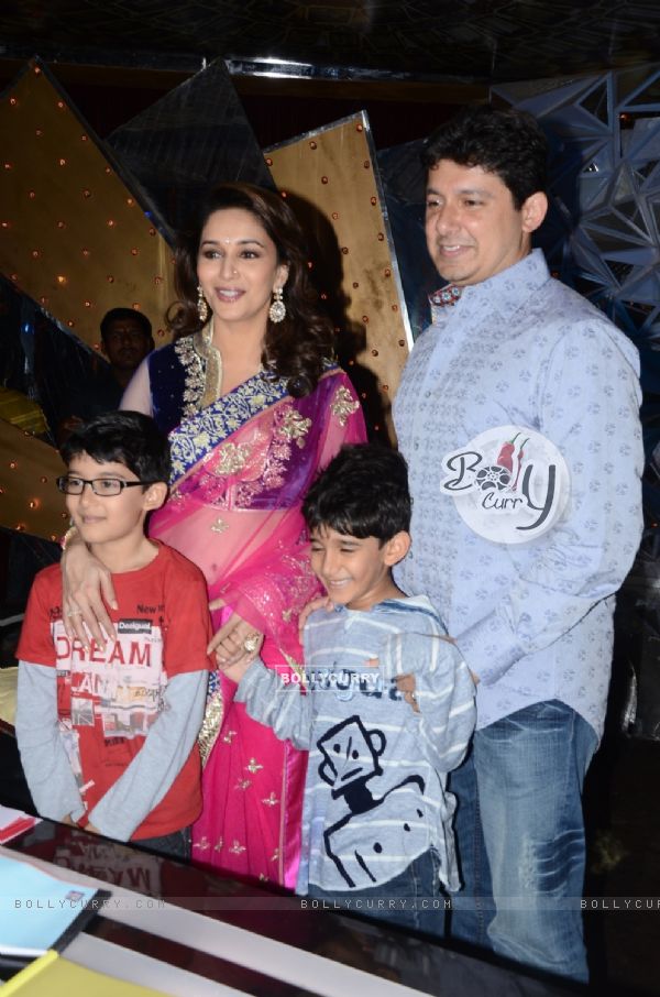 Madhuri Dixit with her husband Dr Sriram Nene and kids on the sets of Jhalak Dikhhla Jaa