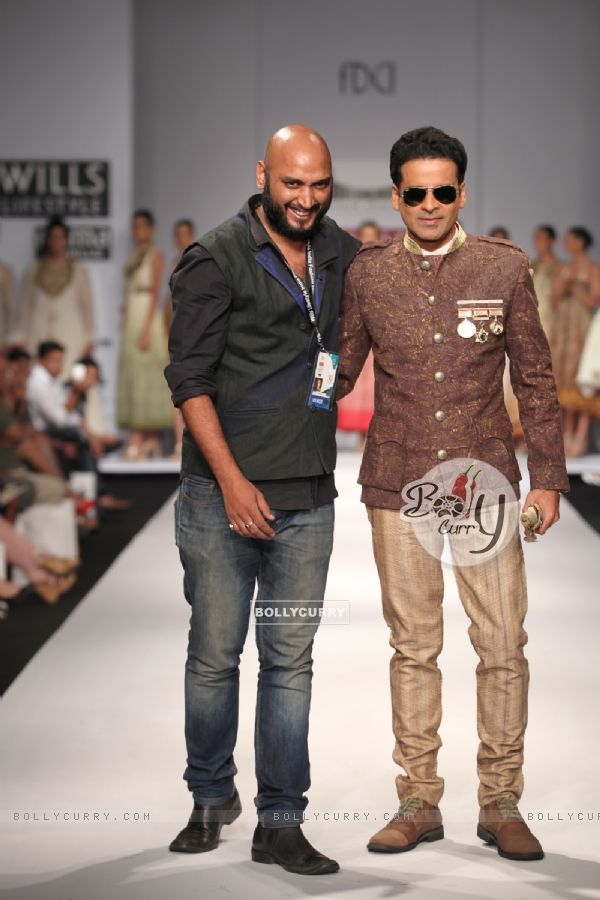 Bollywood actor Manoj Bajpayee designer Samant Chauhan show at Wills Lifestyle India Fashion Week -2013, In New Delhi (Photo: IANS/Amlan)