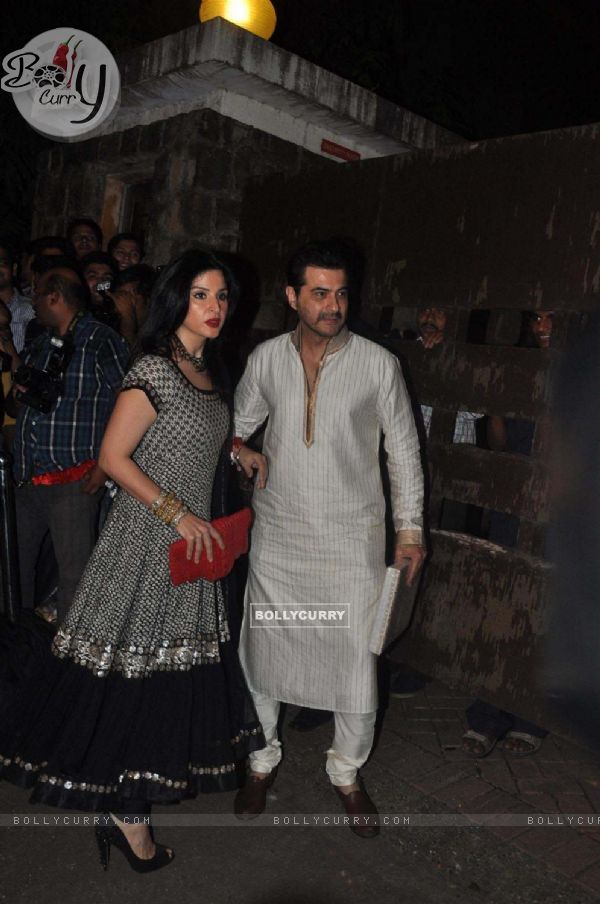 Sanjay Kapoor with wife Maheep Sandhu at Saif Ali Khan and Kareena Kapoor Sangeet Ceremony
