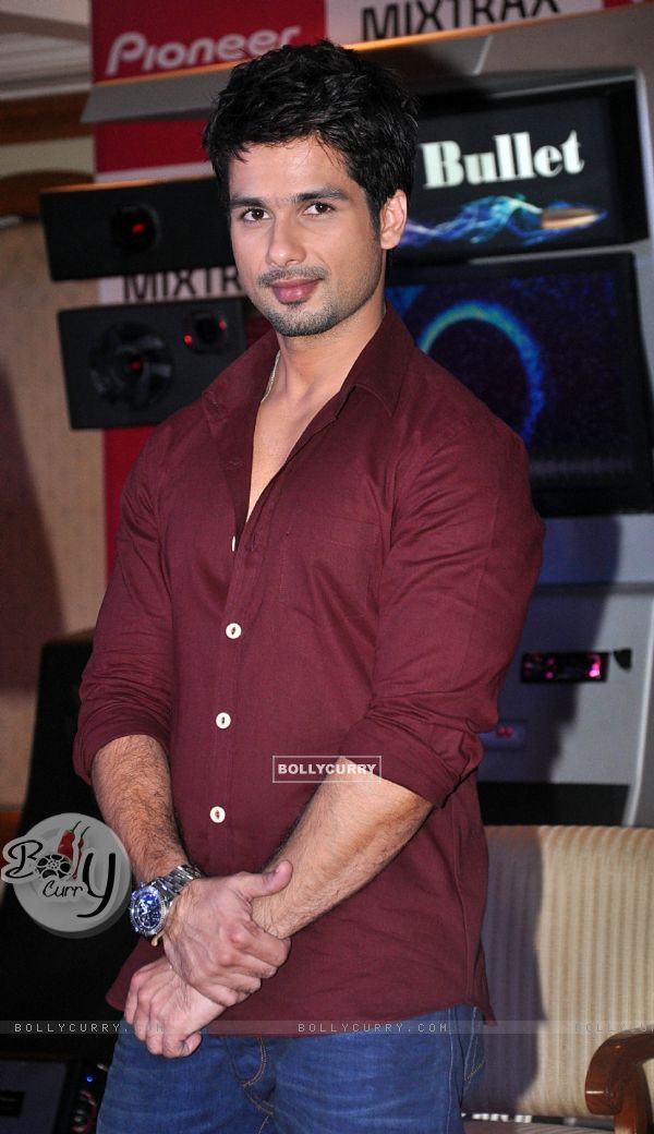 Shahid Kapoor unveiled the Pioneer India's 2013 entertainment products