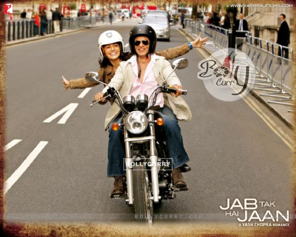 Shah Rukh Khan and Anushka Sharma in Jab Tak Hai Jaan