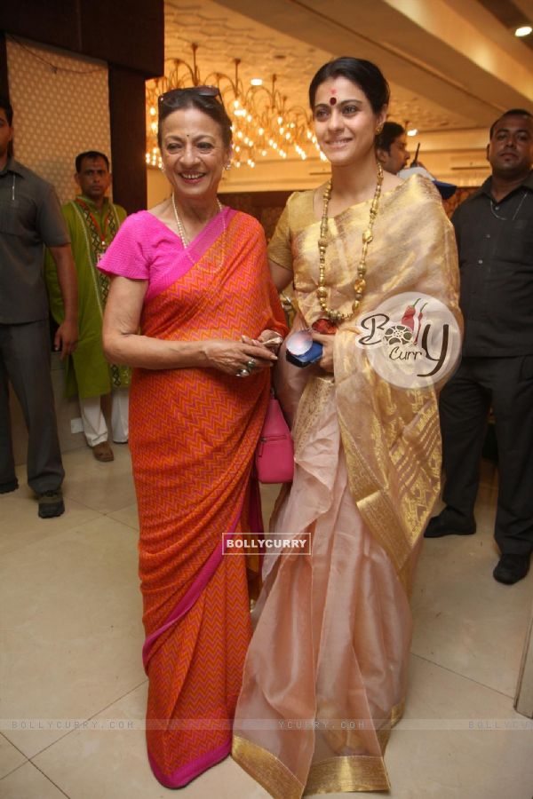 Tanuja with daughter Kajol visit North Bombay's Sarbojanin Durga Puja - Day 2