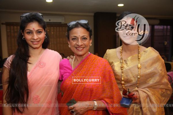 Tanuja with daughters Tanuja and Kajol visit North Bombay's Sarbojanin Durga Puja - Day 2