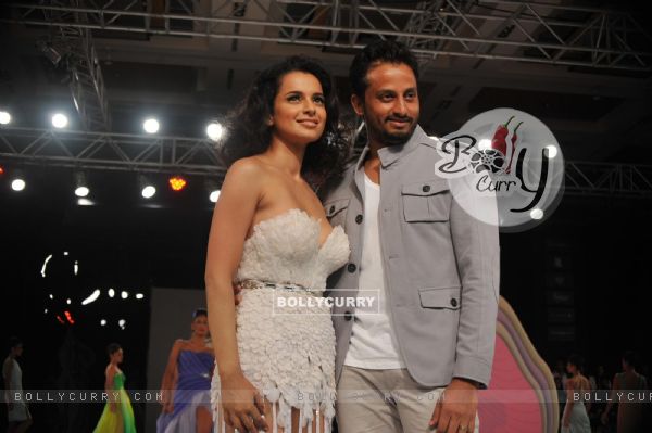 Kangna Ranaut with Gavin Miguel at 8th Edition of Seagrams Blenders Pride Fashion Tour 2012