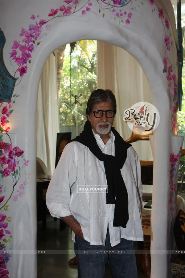 Amitabh Bachchan visits Bioscopewalli Art Showroom