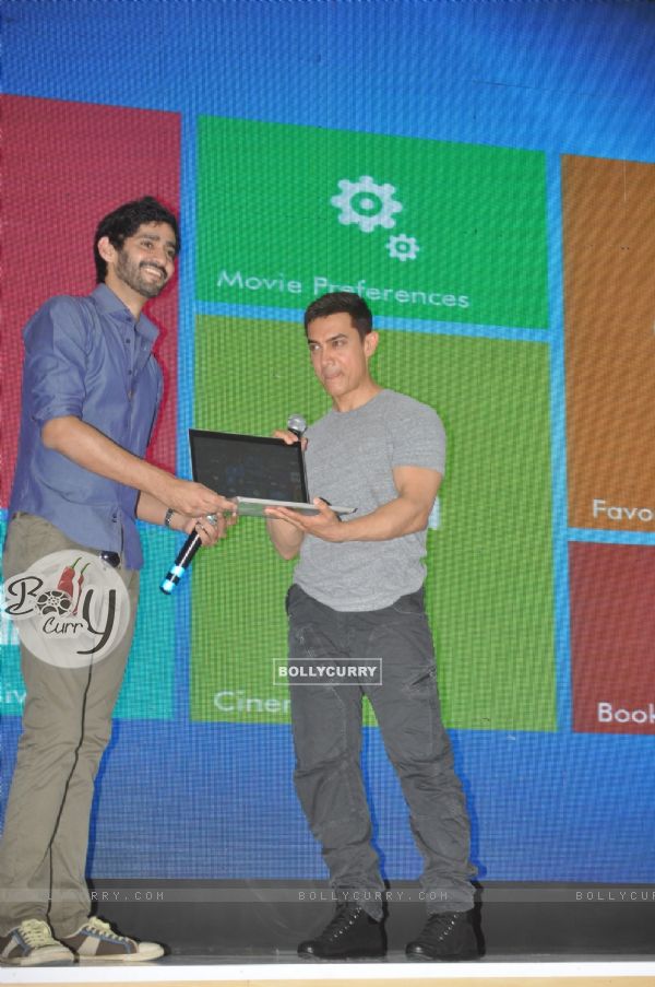 Aamir Khan and Gaurav Kapoor promotes film Talaash with Microsoft Windows 8 (239081)