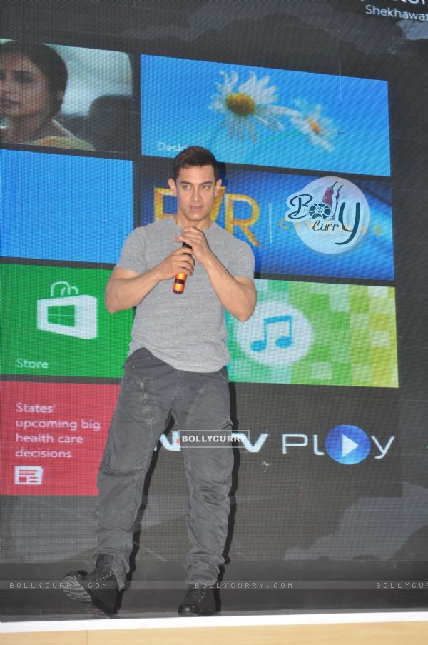 Aamir Khan promotes film Talaash with Microsoft Windows 8 (239082)