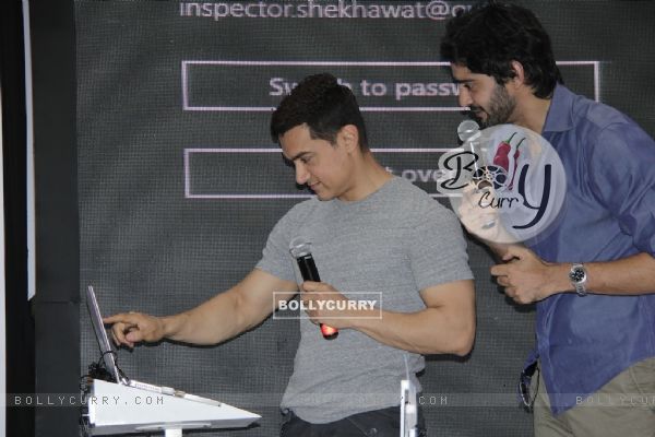 Aamir Khan and Gaurav Kapoor promotes film Talaash with Microsoft Windows 8 (239088)