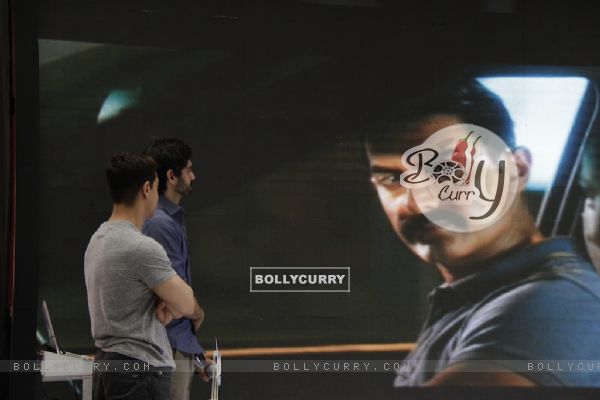Aamir Khan and Gaurav Kapoor promotes film Talaash with Microsoft Windows 8 (239091)