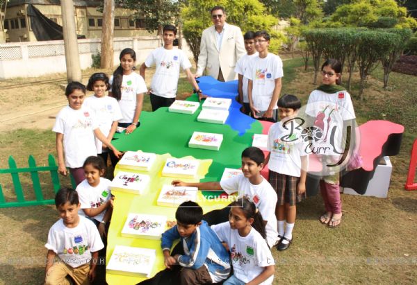 Boman Irani with the Doodle4Google contest 'Unity in Diversity'